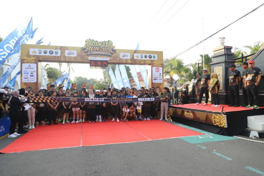 Warga dan Polisi Berbaur dalam Playon Hari Bhayangkara ke-80